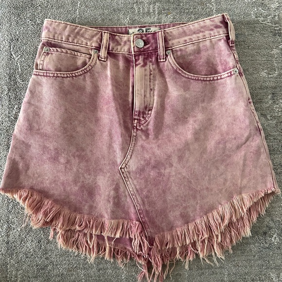 Free People We The Free Bailey Fray Hem Pink Denim Mini Skirt Size 25 - Picture 3 of 7